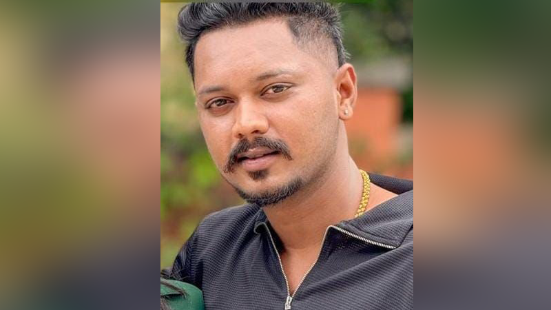 Vyalikaval Love Story Stab copy