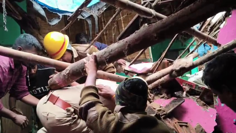 house collapse two injured in davanagere