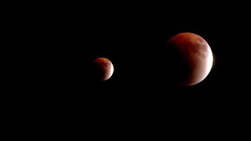 ಬಾನಂಗಳದಲ್ಲಿ ರಕ್ತ ಚಂದ್ರಗ್ರಹಣ ಗೋಚರ - ವಿಸ್ಮಯ ಕಣ್ತುಂಬಿಕೊಂಡ ಜನ 1 Blood Moon 1