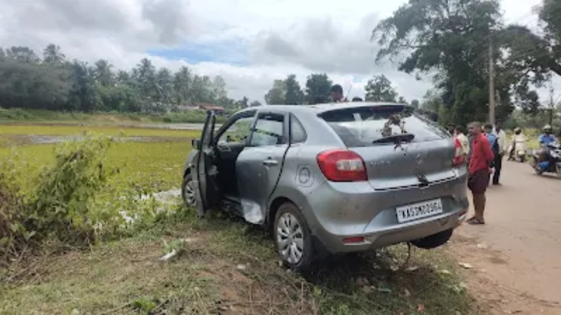 Driver loses control of car and falls into lake elderly woman dies two others in critical condition Ripponpet Shivamogga