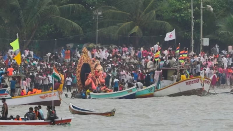 Ganesh idol immersions maharashtra