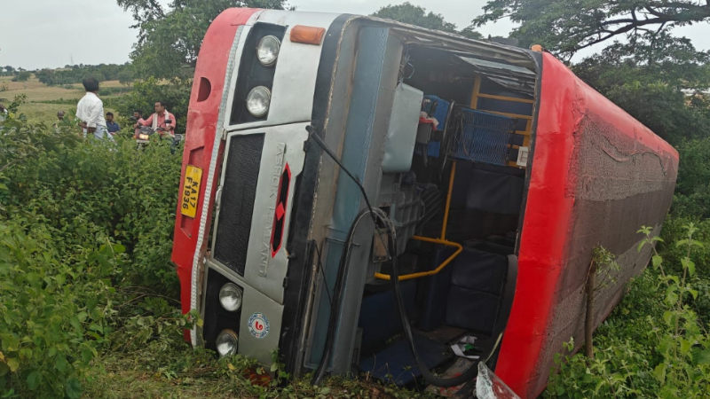 KSRTC bus falls into ditch 16 injured in Vijayanagar