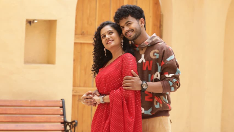 ಲವ್ ಯು ಮುದ್ದು ಟೈಟಲ್ ಟ್ರ್ಯಾಕ್ಗೆ ಕುಣಿದ ಸಿದ್ದು, ರೇಷ್ಮಾ 3 Love U Muddu Siddhu Moolimani Reshma 1