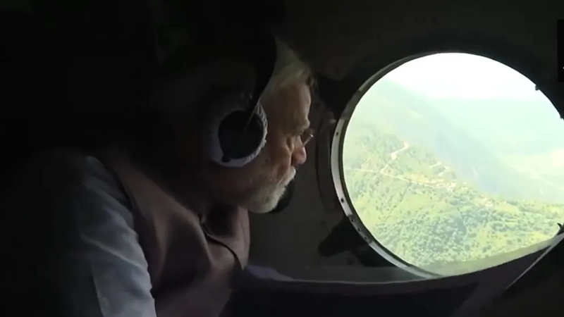 ಪ್ರವಾಹ ಪೀಡಿತ ಹಿಮಾಚಲ ಪ್ರದೇಶಕ್ಕೆ ಮೋದಿ ಭೇಟಿ - ವೈಮಾನಿಕ ಸಮೀಕ್ಷೆ, ಪರಿಸ್ಥಿತಿ ಅವಲೋಕನ 14 Narendra Modi Himachal Pradesh