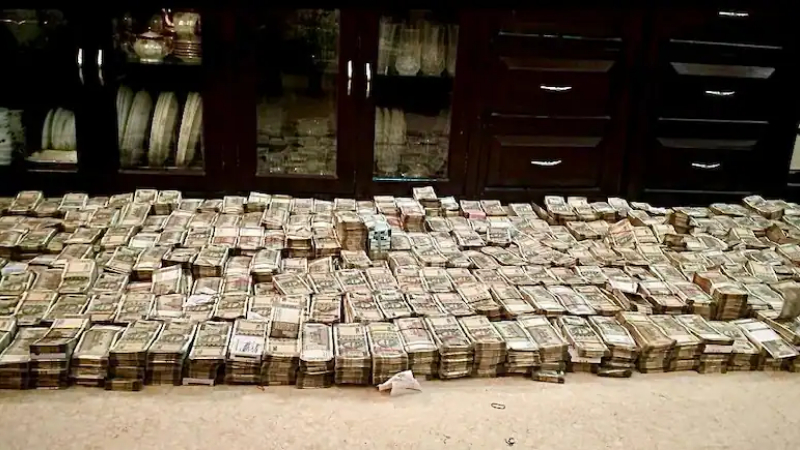 5 Crore Cash IPS officer House