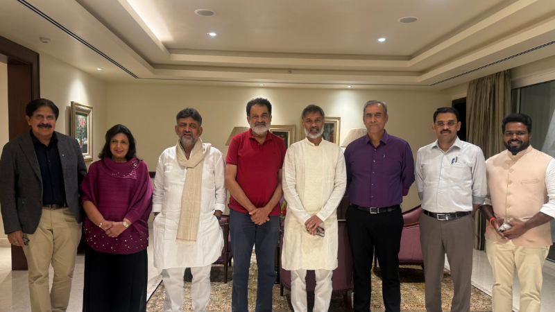 DK Shivakumar Dinner Meeting With Businessmen