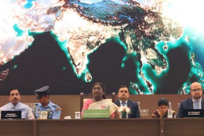 ಹವಾಮಾನ ಬದಲಾವಣೆಯ ಜಾಗತಿಕ ಸವಾಲೆದುರಿಸಲು ಭಾರತ ಬದ್ಧ: ದ್ರೌಪದಿ ಮುರ್ಮು 23 Droupadi Murmu ISA New delhi