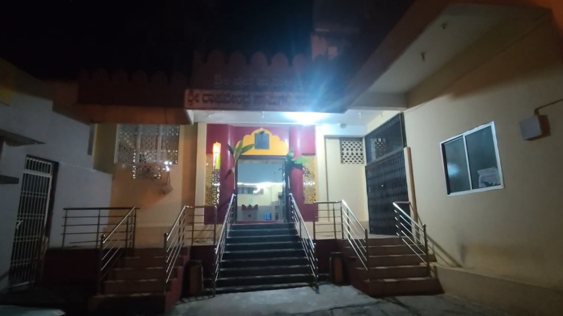 Gold ornaments worth over Rs 10 lakh stolen at Raghavendra Swamy Mutt in Haveri
