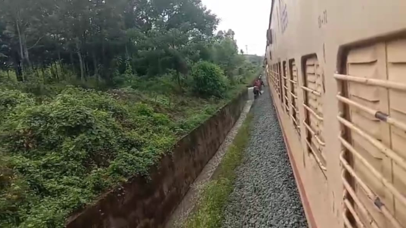 Gravel stones placed on the railway tracks were washed away by heavy rains In kanive Chikkamagaluru 2