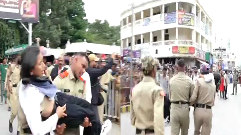 Mysuru Young Woman Faints while watching jamboo savari