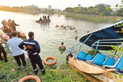 boat capsizes in UP