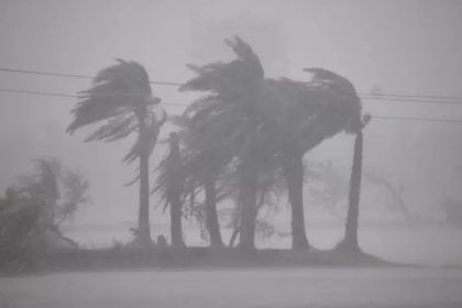 ಆಂಧ್ರ, ಒಡಿಶಾ ಕರಾವಳಿಯಲ್ಲಿ ಮೊಂಥಾ ಚಂಡಮಾರುತ ಅಬ್ಬರ - 110 ಕಿ.ಮೀ ವೇಗದಲ್ಲಿ ಬೀಸುತ್ತಿದೆ ಗಾಳಿ 17 montha cylone