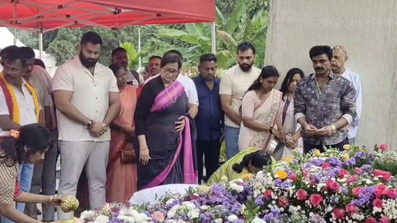 Ambareesh 7th Death Anniversay tribute from wife sumalatha son abhishek