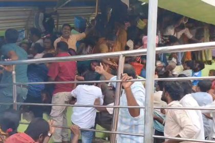 ಆಂಧ್ರದ ಕಾಶಿಬುಗ್ಗ ವೆಂಕಟೇಶ್ವರ ಸ್ವಾಮಿ ದೇವಸ್ಥಾನದಲ್ಲಿ ಕಾಲ್ತುಳಿತ: 9 ಭಕ್ತರು ಸಾವು 2 AndhraPradesh Stampade 1