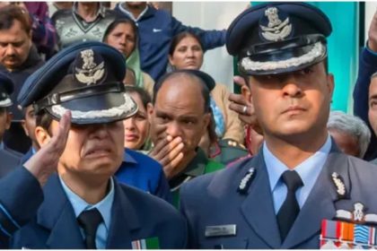 Dubai Air Show Tejas Crash Pilot Namansh Syal Final Rites His Wife Breaks Down Holds 7 Yr Old Daughter Hands