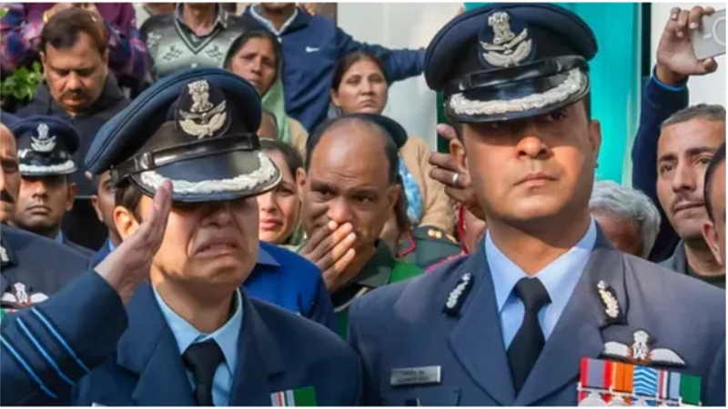 Dubai Air Show Tejas Crash Pilot Namansh Syal Final Rites His Wife Breaks Down Holds 7 Yr Old Daughter Hands 5
