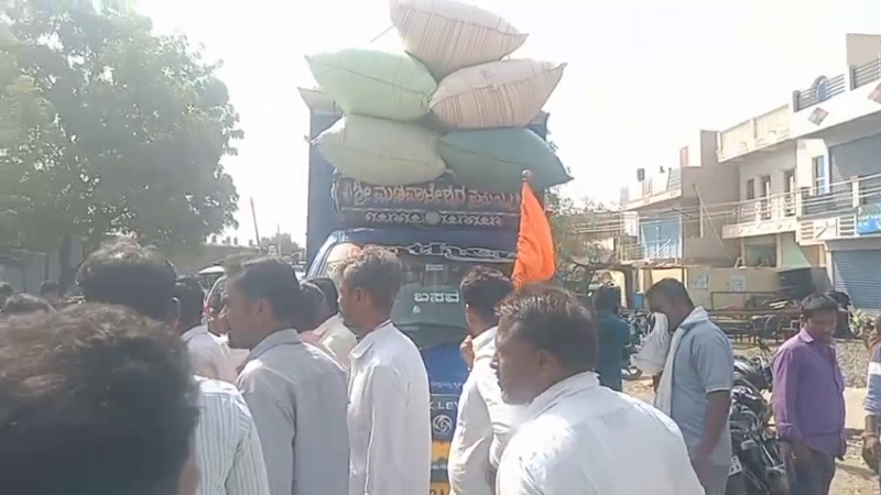 Kalaburagi | ಶಾಲಾ ಬಾಲಕಿ ಮೇಲೆ ಹರಿದ ಗೂಡ್ಸ್ ವಾಹನ - ಕಾಲು ಕಟ್ 1 Kalaburagi Goods Vehicle Accident