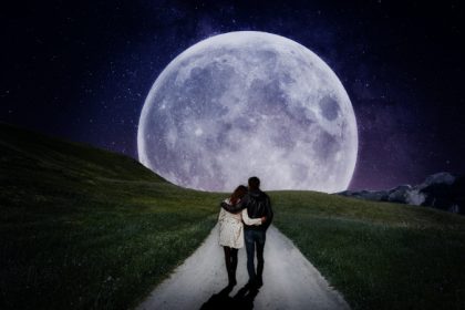LOVE MOON