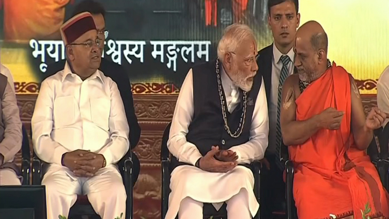 ಉಡುಪಿ | ಕನಕನ ಕಿಂಡಿಯಲ್ಲಿ ಶ್ರೀ ಕೃಷ್ಣನ ದರ್ಶನ ಪಡೆದು 4 ಸಂಕಲ್ಪಕ್ಕೆ ಕರೆ ಕೊಟ್ಟ ಮೋದಿ 5 Modi In Udupi 3