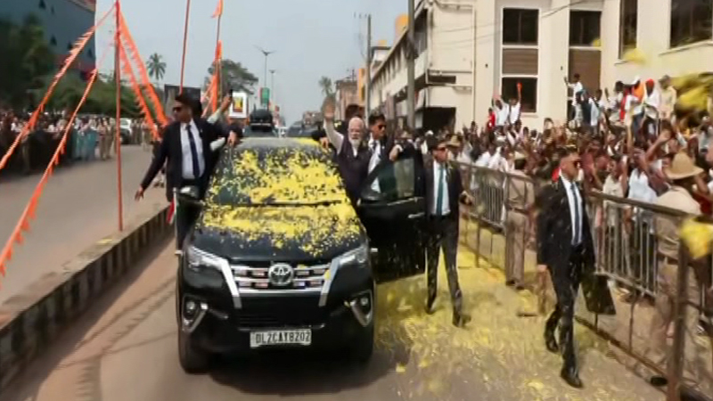 ಉಡುಪಿ | ಕೃಷ್ಣನೂರಿನಲ್ಲಿ ʻನಮೋʼ ರೋಡ್ ಶೋ; ಪ್ರಧಾನಿಗೆ ಹೂ ಮಳೆಯ ಸ್ವಾಗತ 8 PM Modi In Mangaluru 2 1