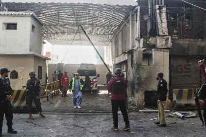 Pakistan paramilitary headquarters in Peshawar attacked