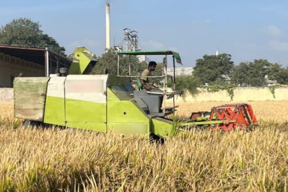 Rice harvester machine