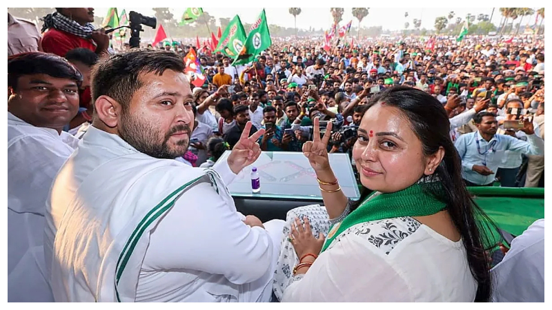 ಕೊಳಕು ಕಿಡ್ನಿ ನೀಡಿದ್ದೇನೆ ಎಂದಿದ್ದಾರೆ, ಹೆಣ್ಣು ಮಕ್ಕಳು ತಂದೆಗೆ ಸಹಾಯ ಮಾಡಬೇಡಿ: ನಿಂದಿಸಿದ್ದಕ್ಕೆ ತೇಜಸ್ವಿ ವಿರುದ್ಧ ಲಾಲು ಪುತ್ರಿ ಆಕ್ರೋಶ 1 Rohini Acharya Tejashwi Yadav