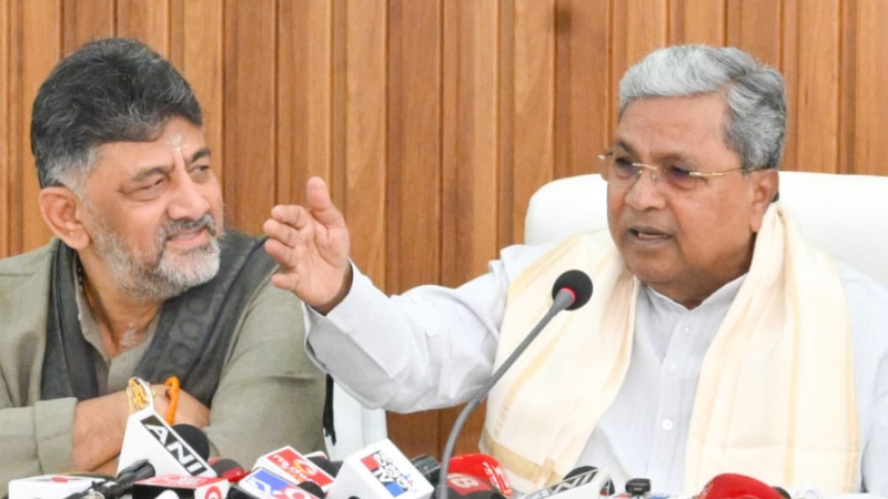 ಕರ್ನಾಟಕ ಕಾಂಗ್ರೆಸ್ನಲ್ಲಿ ಕುರ್ಚಿ ಕದನ; ಖರ್ಗೆ ಜೊತೆ ಸಭೆ ನಡೆಸಿದ ರಾಹುಲ್ ಗಾಂಧಿ 3 Siddaramaiah D.K Shivakumar