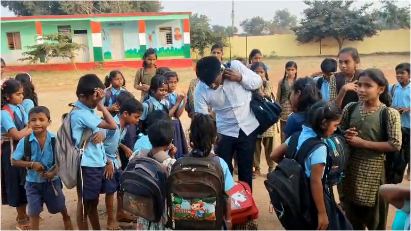 Students Crying Over Teacher Transfer in Mundargi Gadaga