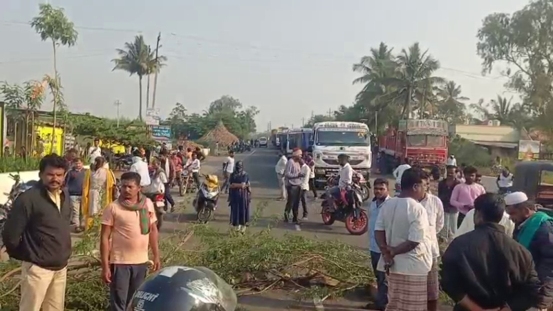 Sugarcane Growers Protest Intensifies in Mudhol Bagalkot