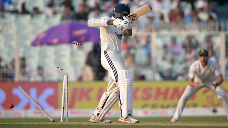 ಆಸ್ಪತ್ರೆಗೆ ದಾಖಲು; ಆಫ್ರಿಕಾ ವಿರುದ್ಧದ ಟೆಸ್ಟ್ ಮಧ್ಯೆ ಟೀಂ ಇಂಡಿಯಾಕ್ಕೆ ಶಾಕ್ ಕೊಟ್ಟ ಕ್ಯಾಪ್ಟನ್ ಗಿಲ್! 10 Team India 3