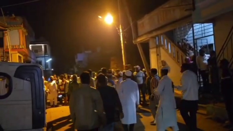 Tipu Jayanti Clashes between two groups of the same community over tearing of green ribbon Rabkavi Banhatti 1