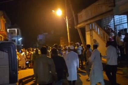 Tipu Jayanti Clashes between two groups of the same community over tearing of green ribbon Rabkavi Banhatti