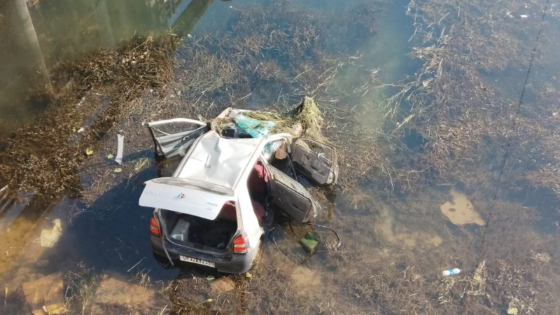 ಮದುವೆ ಸಮಾರಂಭದಿಂದ ಹಿಂದಿರುಗುತ್ತಿದ್ದಾಗ ಕಾಲುವೆಗೆ ಬಿದ್ದ ಕಾರು - ಐವರು ಸಾವು, ಇಬ್ಬರು ಗಂಭೀರ 1 Uttar Pradesh Sharada Canal Car