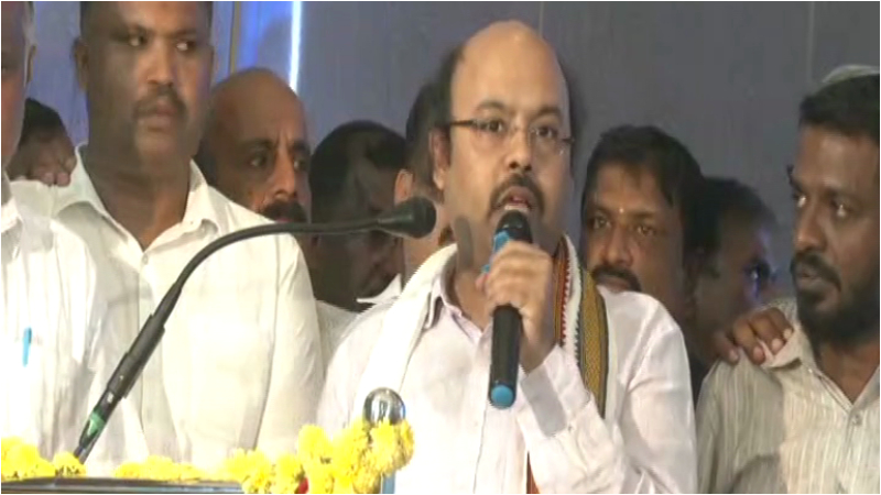 ತಂದೆಯ ಪರ ಬ್ಯಾಟಿಂಗ್ - ಜಾತಿ ಅಸ್ತ್ರ ಪ್ರಯೋಗಿಸಿ ಒಂದೇ ಕಲ್ಲಿಗೆ ಎರಡು ಹಕ್ಕಿ ಹೊಡೆದ ಯತೀಂದ್ರ 1 Yathindra calls on the backward class community to retain Siddaramaiah as CM