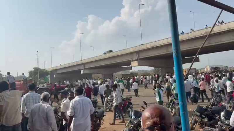 chikkodi farmers protest stone pelting