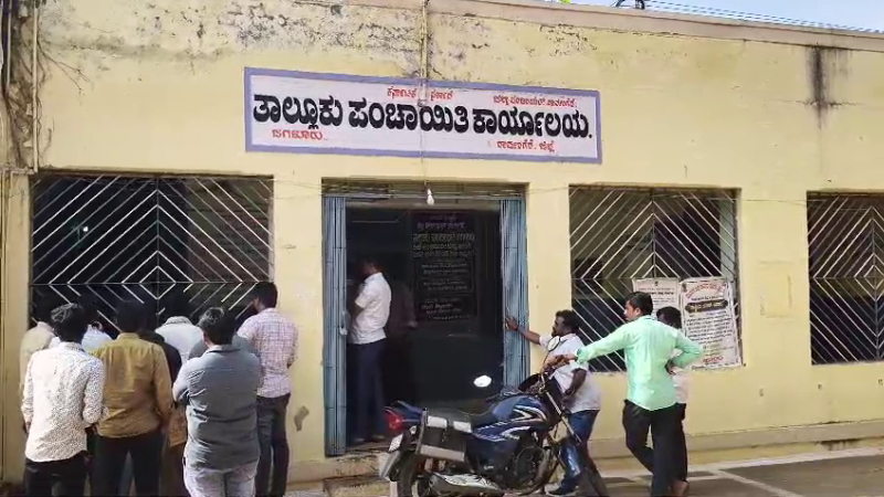 gram panchayat vice president attempts suicide in jagalur davanagere
