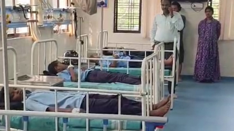 ಮುಂಡಗೋಡು: ಬಿಸಿ ಊಟ ಸೇವಿಸಿ 22 ವಿದ್ಯಾರ್ಥಿಗಳು ಅಸ್ವಸ್ಥ - ಆಸ್ಪತ್ರೆಗೆ ದಾಖಲು 1 students fall ill after eating mid day meel mundagod