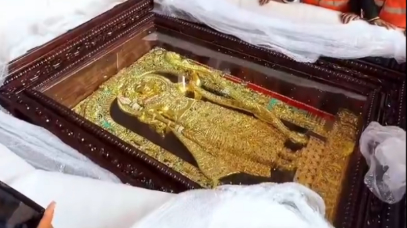 ಅಯೋಧ್ಯೆಗೆ 2.5 ಕೋಟಿ ಮೌಲ್ಯದ ಚಿನ್ನದ ರಾಮನ ಮೂರ್ತಿ - ಕರ್ನಾಟಕದ ದಾನಿಯಿಂದ ಕೊಡುಗೆ 6 Ayodhya Ram Idol From Karnataka