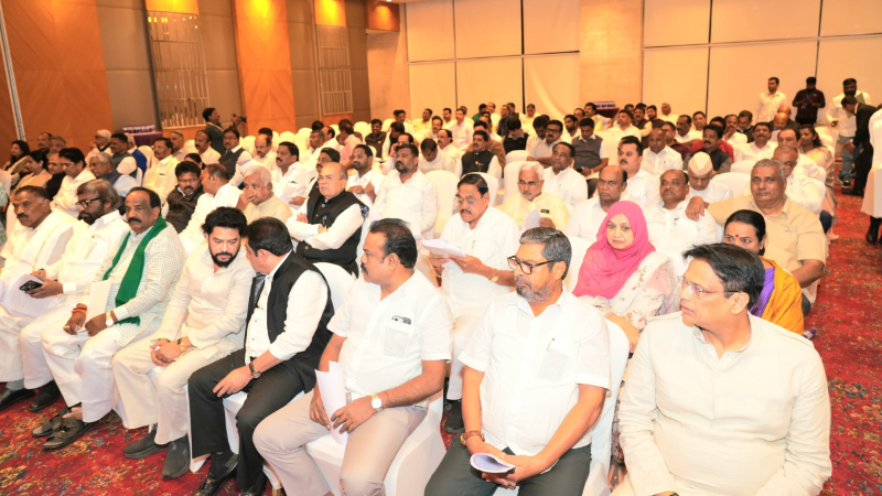 ಗ್ಯಾರಂಟಿ ನಂಬಿಕೊಂಡು ಚುನಾವಣೆ ಎದುರಿಸಲು ಸಾಧ್ಯವಿಲ್ಲ - ಸಭೆಯಲ್ಲಿ ಕೈ ಶಾಸಕರ ಬೇಸರ 2 CLP Meeting