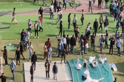 Chaos at Messis Kolkata event after he leaves in 10 mins angry fans throw bottles