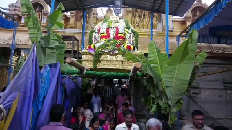 ವೈಕುಂಠ ಏಕಾದಶಿ - ಮಾಲೂರಿನ ಚಿಕ್ಕ ತಿರುಪತಿ ದೇವಸ್ಥಾನಕ್ಕೆ ಹರಿದು ಬಂದ ಭಕ್ತಸಾಗರ 3 Chikka Tirupati Temple Kolar Vaikunta Ekadasi 1