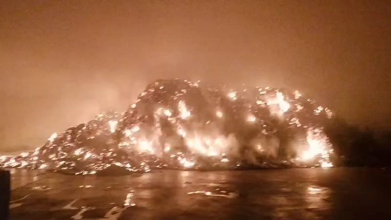 ಶಾರ್ಟ್ ಸರ್ಕ್ಯೂಟ್ನಿಂದ ಬೆಂಕಿ ಅವಘಡ - ಲಕ್ಷಾಂತರ ರೂಪಾಯಿ ಮೌಲ್ಯದ ಹತ್ತಿ ಭಸ್ಮ 3 Cotton