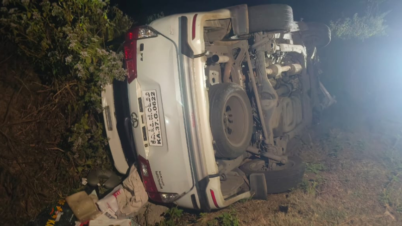 ಡಿಕೆಶಿ ಆಪ್ತ ಕಾರ್ಯದರ್ಶಿ ಕಾರು ಅಪಘಾತ - ಬೈಕ್ ಸವಾರ ಸ್ಥಳದಲ್ಲೇ ಸಾವು 1 DCM DK Shivakumars personal secretary Rajendra Prasad car accident