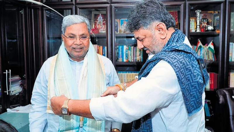 ಕೈಯಲ್ಲಿದ್ದ 24 ಲಕ್ಷದ ಕಾರ್ಟಿಯರ್ ವಾಚ್ ಬಿಚ್ಚಿ ಸಚಿವ ಹೆಚ್.ಕೆ.ಪಾಟೀಲ್ ಕೈಗೆ ಕೊಟ್ಟ ಡಿಕೆಶಿ 3 DK Shivakumar Cartier watch Row