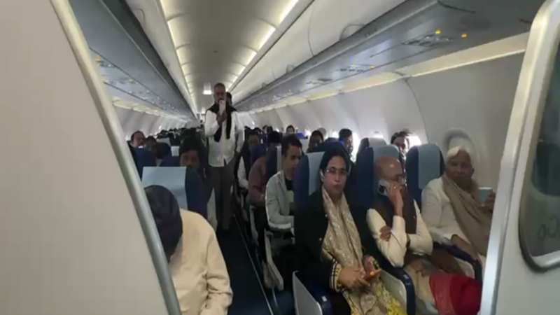 ದೆಹಲಿಯಲ್ಲಿ ಮಂಜು, ಹೊಗೆ - ಇಂಡಿಗೋ ವಿಮಾನದಲ್ಲಿ ರಾಜ್ಯದ 21 ಶಾಸಕರು ಲಾಕ್! 1 Delhi Airport Karnataka MLAs Ministers Stranded On IndiGo Flight