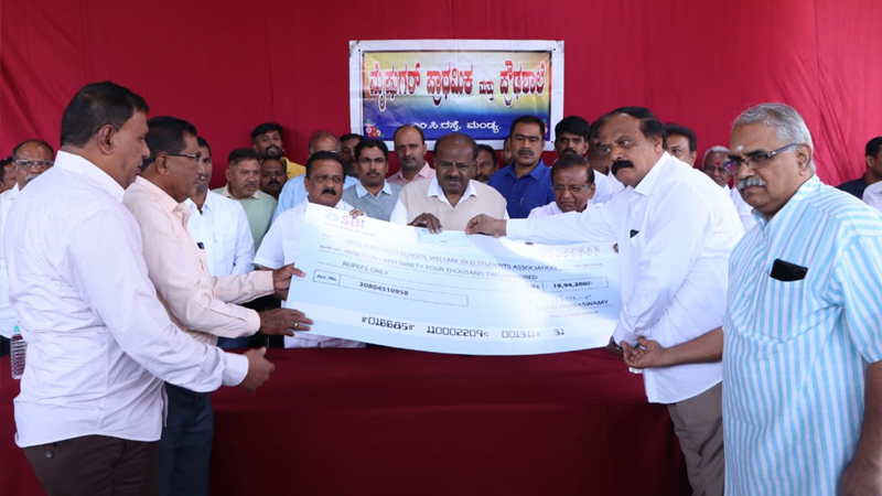 ಮೈಶುಗರ್ ಶಾಲಾ ಶಿಕ್ಷಕರಿಗೆ ನೆರವಾದ ಹೆಚ್ಡಿಕೆ - ಸಂಸದರ ವೇತನವನ್ನೇ ಕೊಟ್ಟ ಕೇಂದ್ರ ಸಚಿವ 2 HD Kumaraswamy