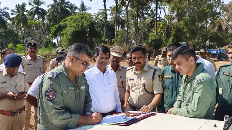 ಡಿ.16 ಕ್ಕೆ ಮಳವಳ್ಳಿಗೆ ರಾಷ್ಟ್ರಪತಿ ಮುರ್ಮು ಆಗಮನ - ಭದ್ರತಾ ತಂಡದಿಂದ ಹೆಲಿಕಾಪ್ಟರ್ ಮಾಕ್ ಡ್ರಿಲ್! 5 Helicopter 2