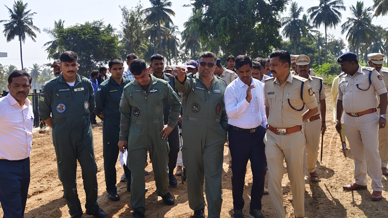 ಡಿ.16 ಕ್ಕೆ ಮಳವಳ್ಳಿಗೆ ರಾಷ್ಟ್ರಪತಿ ಮುರ್ಮು ಆಗಮನ - ಭದ್ರತಾ ತಂಡದಿಂದ ಹೆಲಿಕಾಪ್ಟರ್ ಮಾಕ್ ಡ್ರಿಲ್! 4 Helicopter 3