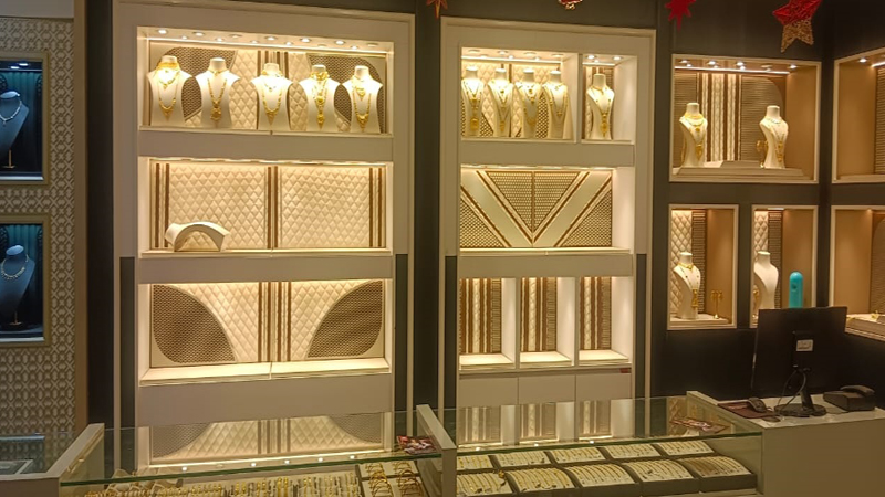 ಮೈಸೂರು | ಹುಣಸೂರಿನಲ್ಲಿ ಹಾಡಹಗಲೇ ಗನ್ ತೋರಿಸಿ ಚಿನ್ನದಂಗಡಿ ದರೋಡೆ 4 Hunsure 2